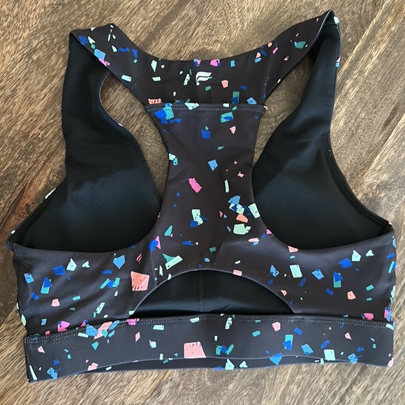 Fabletics “On-the-go Midi Medium Impact Sports Bra - Picture 2 of 3